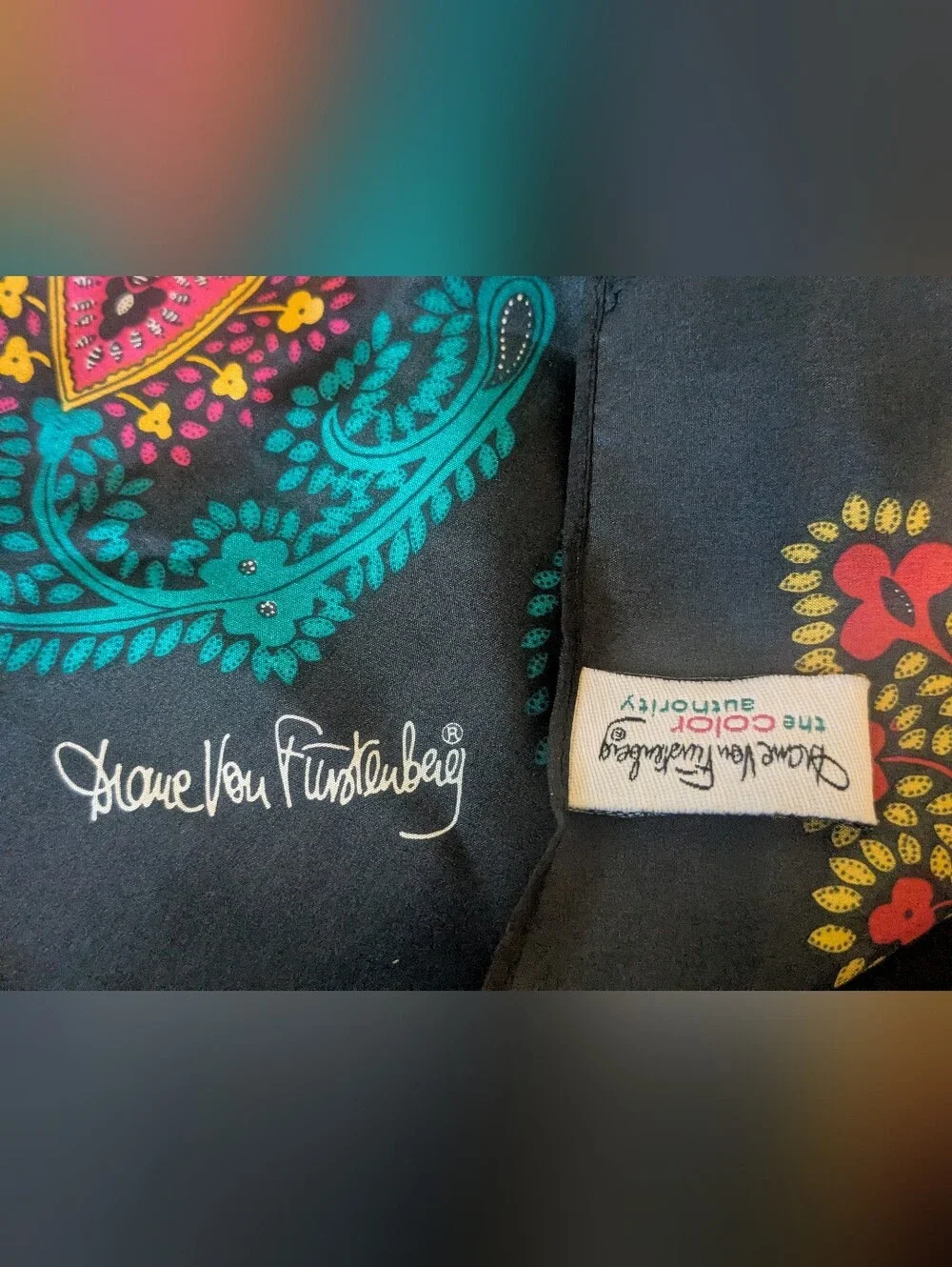 Diane Von Furstenberg Gorgeous Vibrant 100% Silk Wrap Scarf